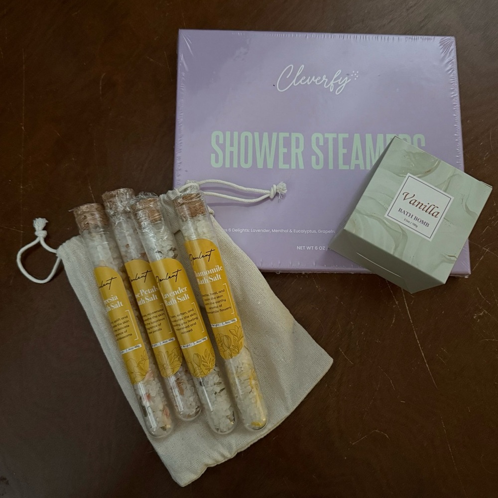 Cleverfy Shower Steamers and Vanilla Bath Bomb Set